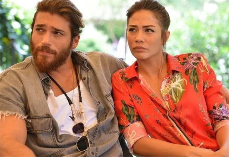Can Yaman seti birbirine kattı mı? Demet Özdemir'den açıklama!