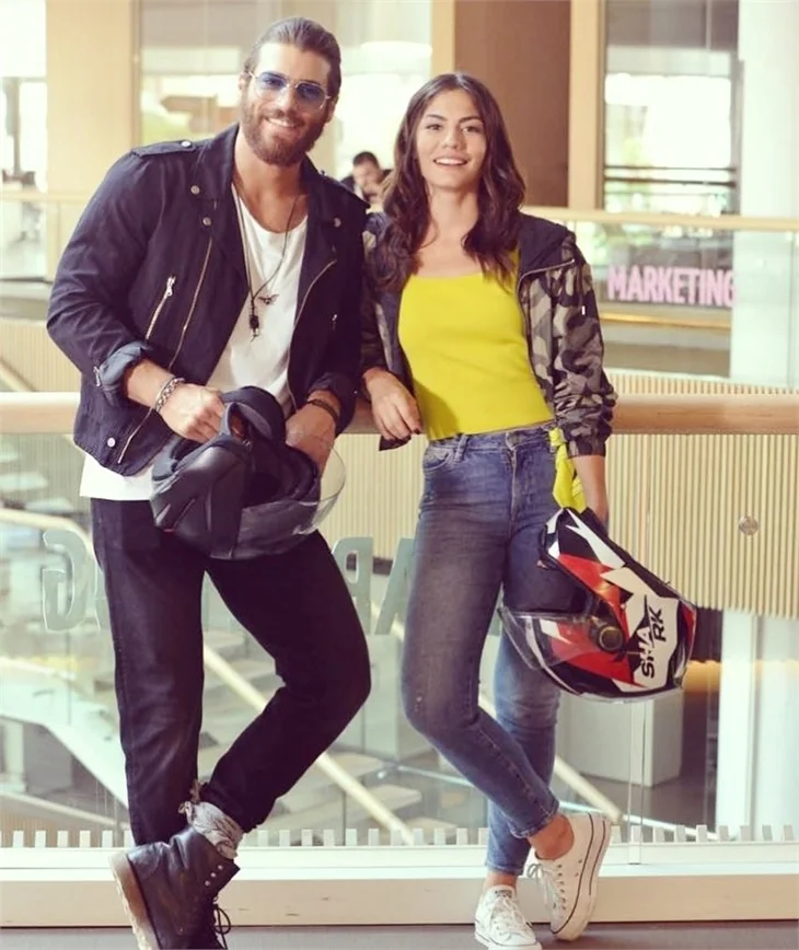 Can Yaman seti birbirine kattı mı? Demet Özdemir'den açıklama!