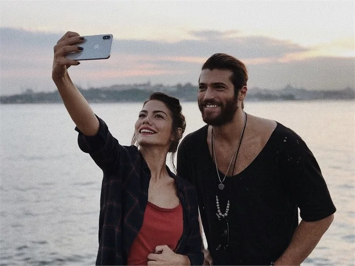 Can Yaman seti birbirine kattı mı? Demet Özdemir'den açıklama!
