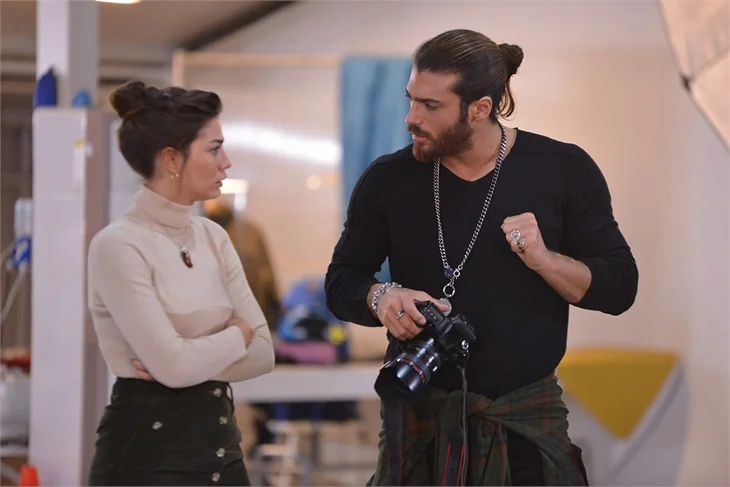 Can Yaman seti birbirine kattı mı? Demet Özdemir'den açıklama!