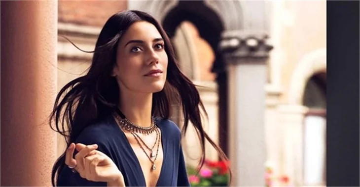 Cansu Dere İspanya'yı fethetti!