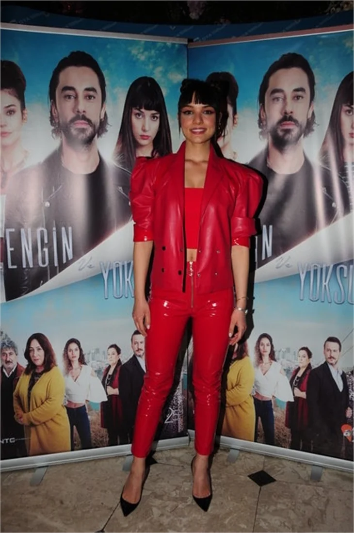Damla Colbay ilgi odağı oldu!