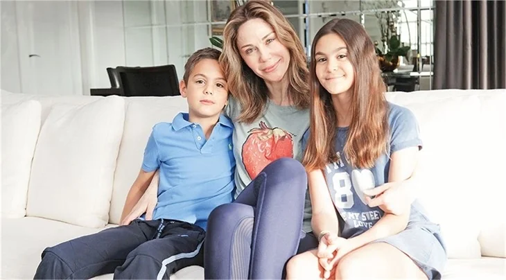 Flaş iddia! Demet Şener üçüncü çocuğuna mı hamile?