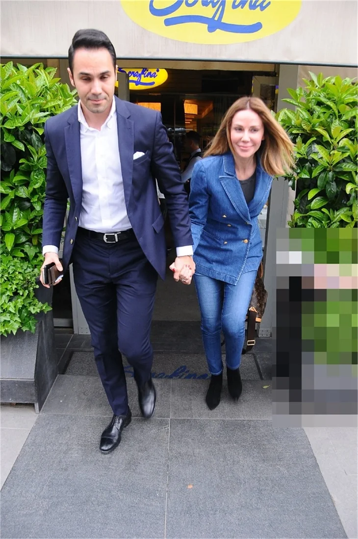 Flaş iddia! Demet Şener üçüncü çocuğuna mı hamile?