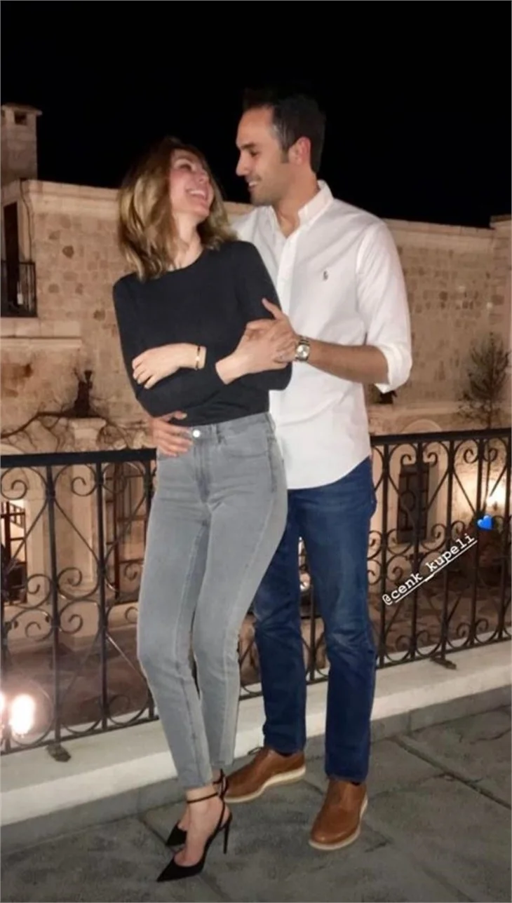 Flaş iddia! Demet Şener üçüncü çocuğuna mı hamile?