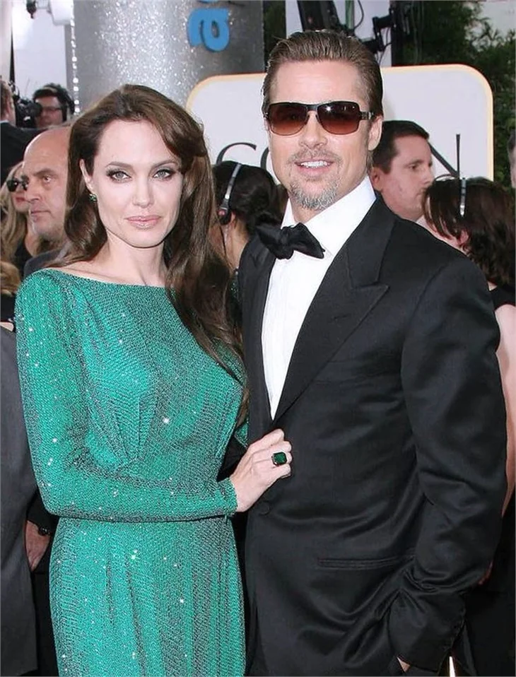 Ve Angelina Jolie ile Brad Pitt evliliği resmen bitti!