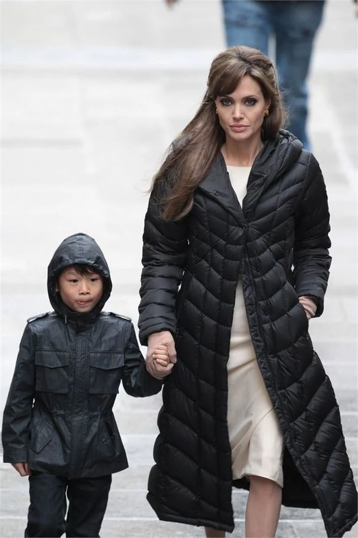 Ve Angelina Jolie ile Brad Pitt evliliği resmen bitti!