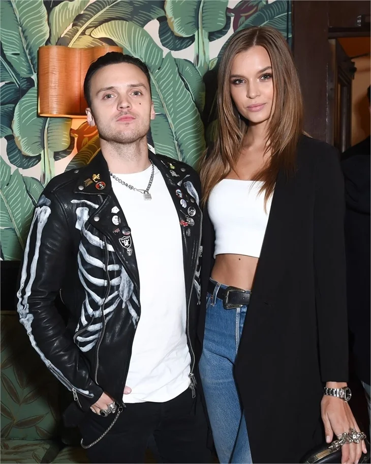 Josephine Skriver düğün hazırlıklarını tamamladı!