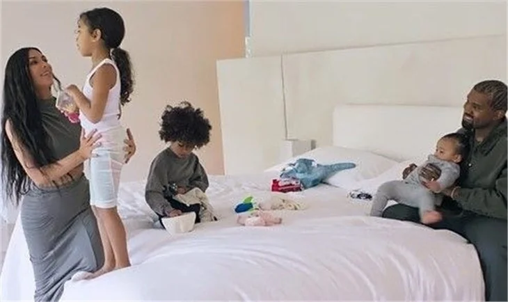 Kim Kardashian evinin kapılarını açtı, o oda dikkat çekti!
