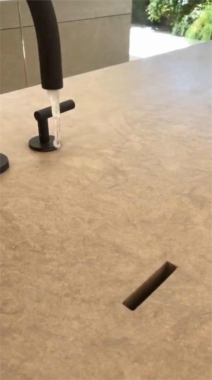 Kim Kardashian evinin kapılarını açtı, o oda dikkat çekti!