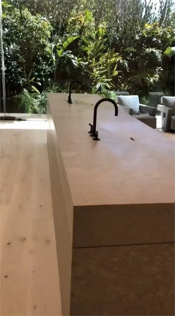 Kim Kardashian evinin kapılarını açtı, o oda dikkat çekti!