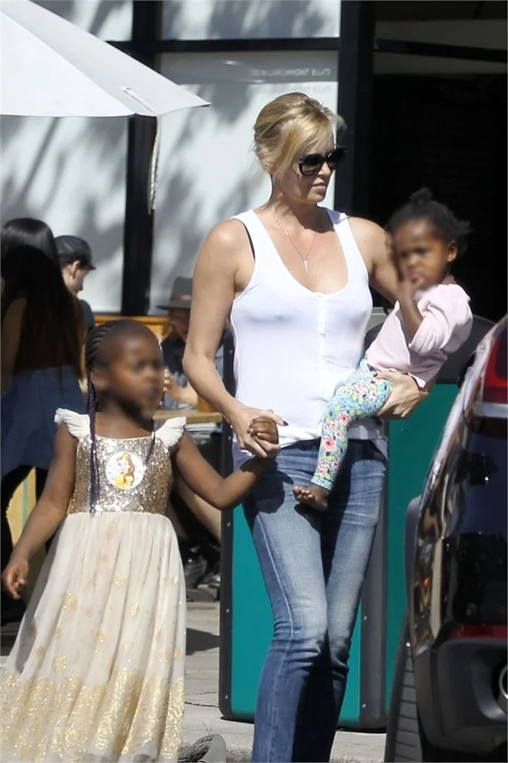 Charlize Theron'dan oğluyla ilgili flaş itiraf!
