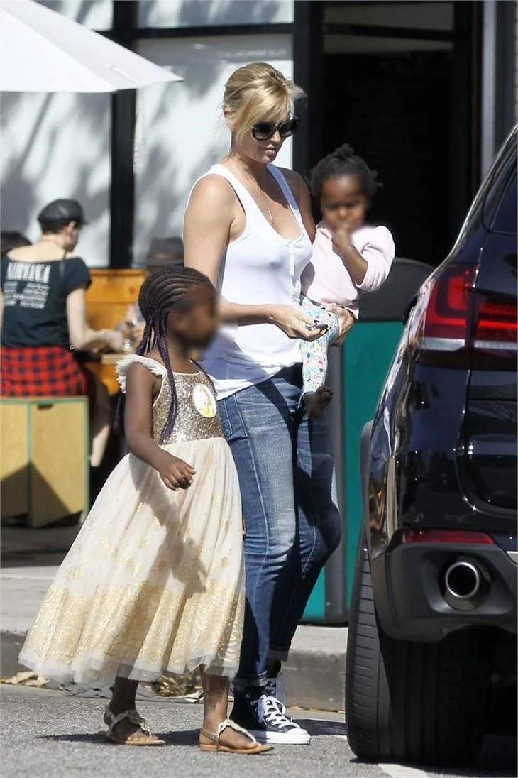 Charlize Theron'dan oğluyla ilgili flaş itiraf!
