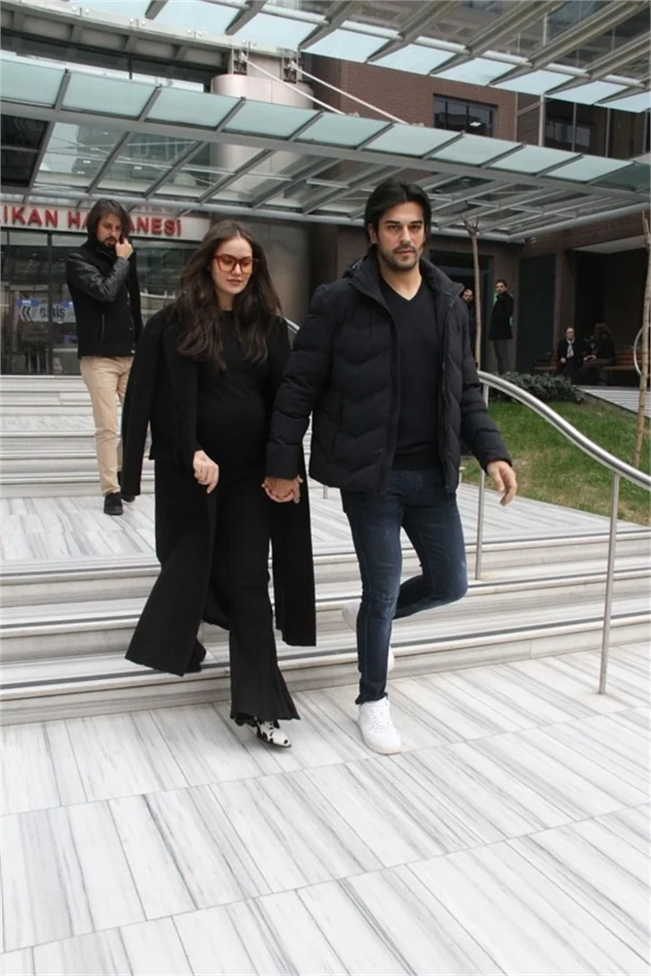 Fahriye Evcen annelik eğitimi almaya başladı!