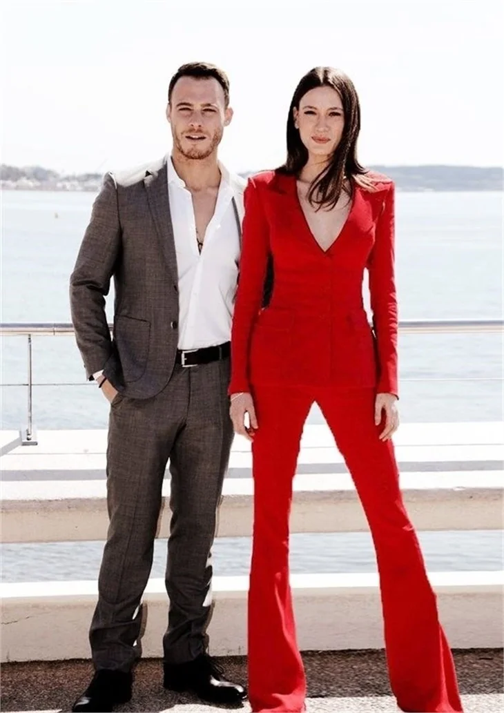 Flaş! Serenay Sarıkaya ve Kerem Bürsin yollarını ayırdı!