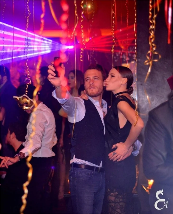 Flaş! Serenay Sarıkaya ve Kerem Bürsin yollarını ayırdı!