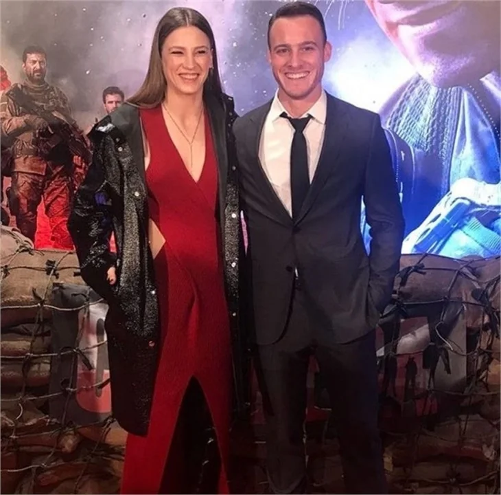 Flaş! Serenay Sarıkaya ve Kerem Bürsin yollarını ayırdı!