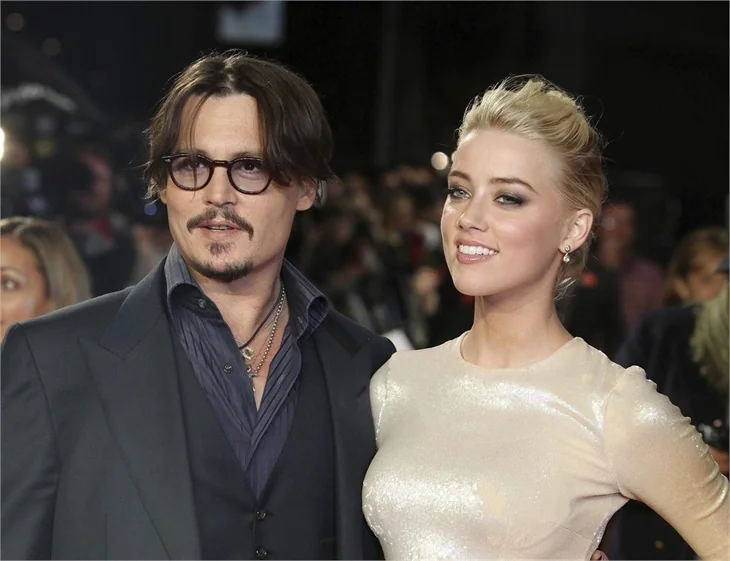 Johnny Depp, yeni sevgilisiyle öpüşürken yakalandı!