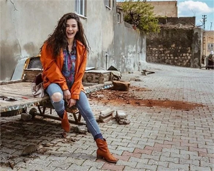 Hercai'nin yıldız oyuncusu Ebru Şahin gönülleri fethetti!
