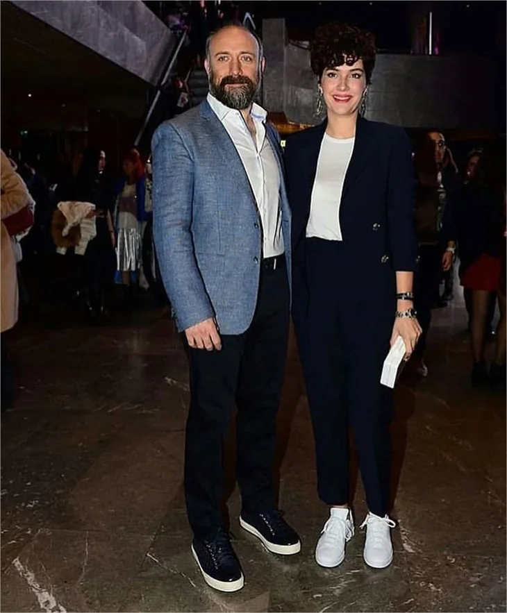 Halit Ergenç ve Bergüzar Korel'den örnek hareket!