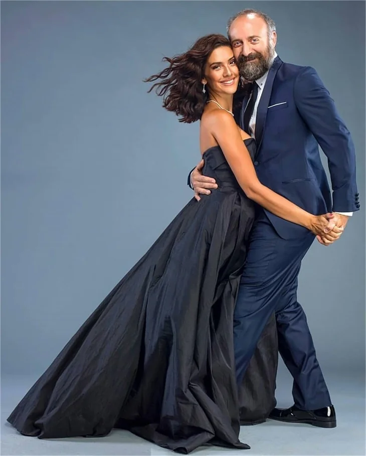 Halit Ergenç ve Bergüzar Korel'den örnek hareket!