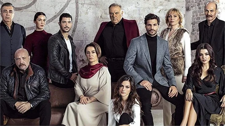 Hande Erçel'in hayranlarını üzen haber!
