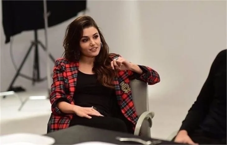 Hande Erçel'in hayranlarını üzen haber!
