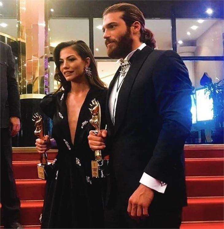 Can Yaman kafaları karıştırdı!