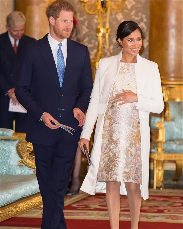 Prens Harry ile Meghan Markle'ın bebeği dünyaya geldi!
