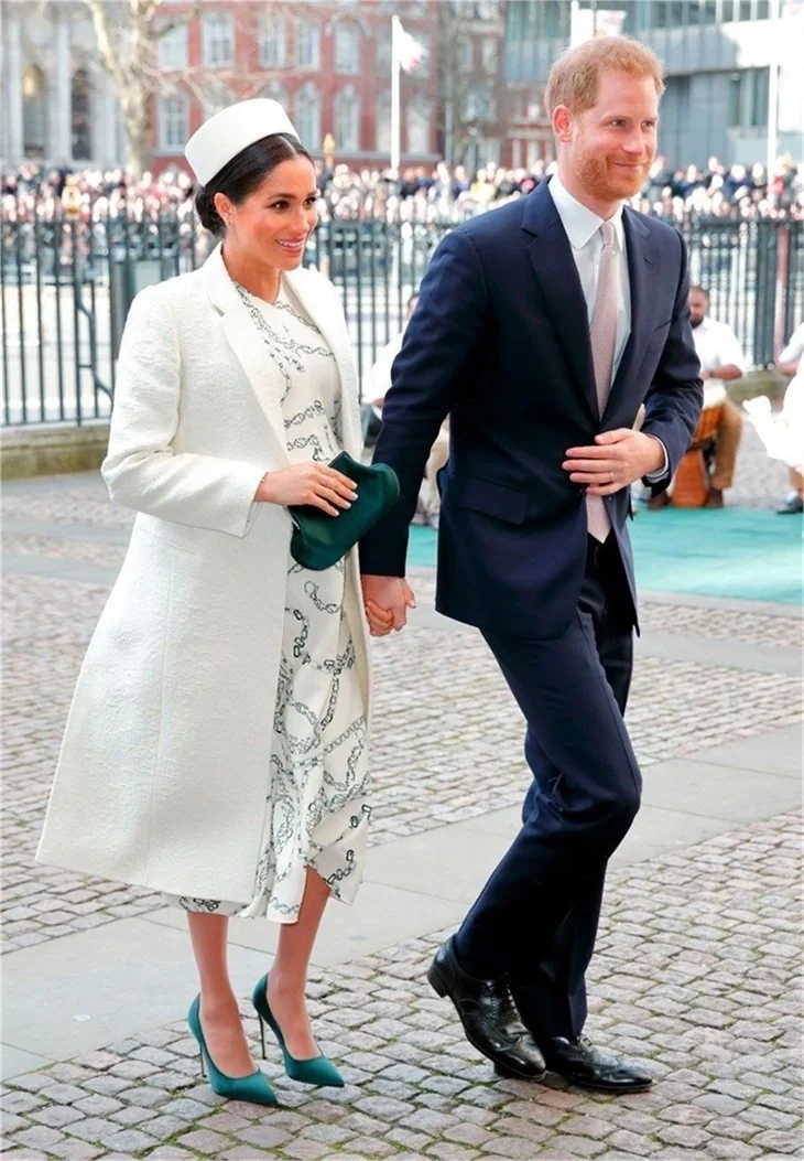 Prens Harry ile Meghan Markle'ın bebeği dünyaya geldi!