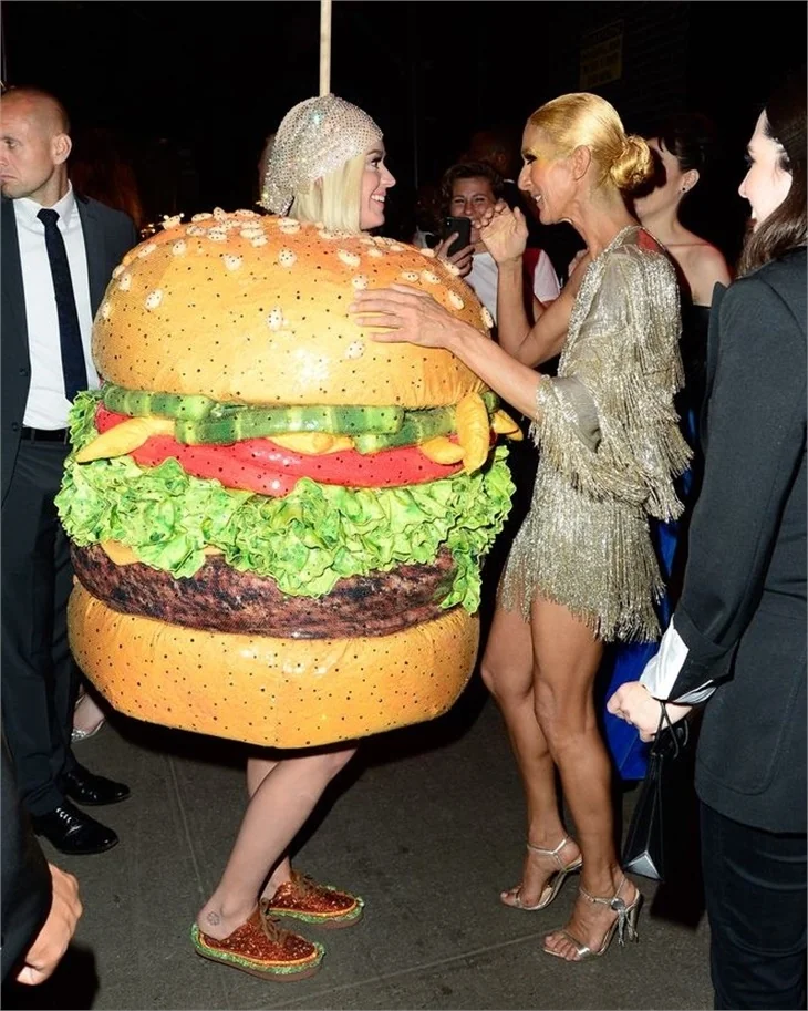 Avize olarak geldi, hamburger oldu!