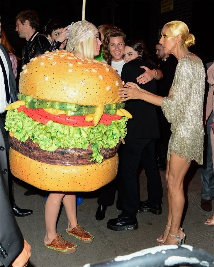 Avize olarak geldi, hamburger oldu!