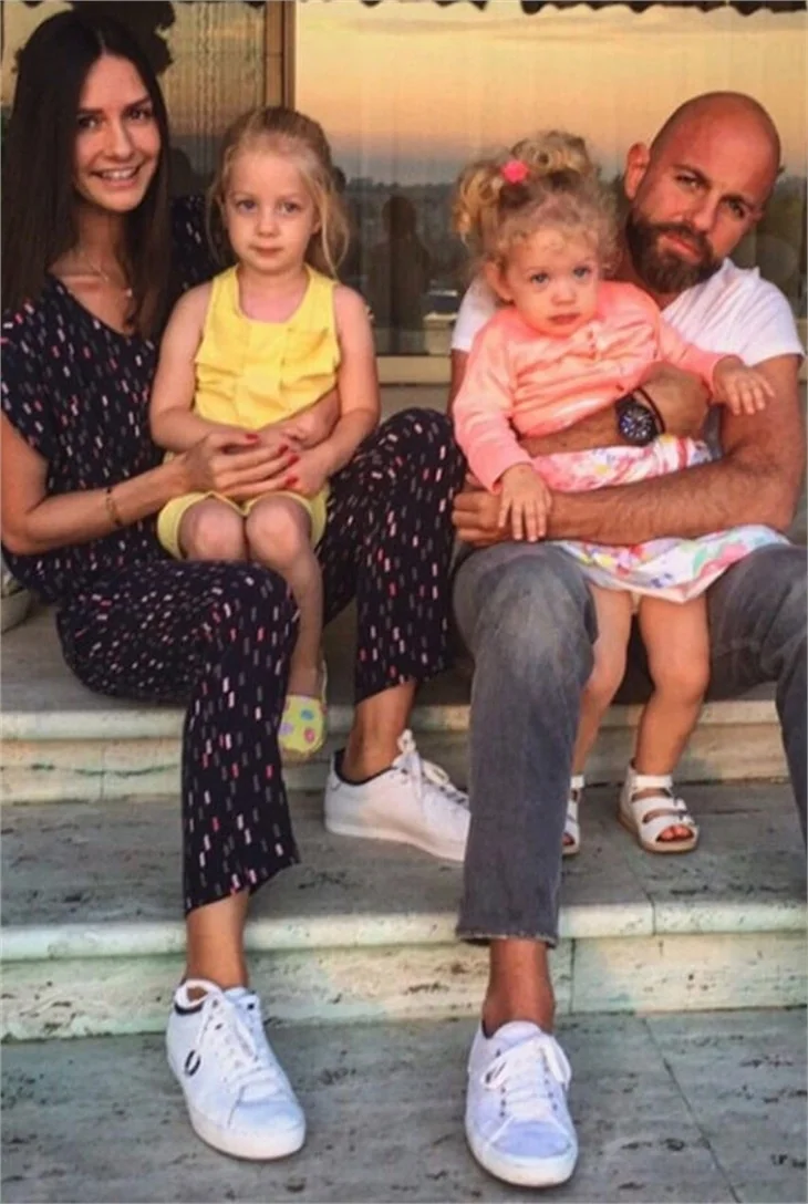 İzzet Özilhan'dan Yasemin Özilhan'a uyarı!