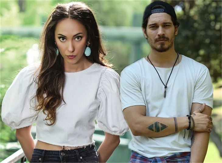 Duygu Sarışın, Çağatay Ulusoy'a taşındı!