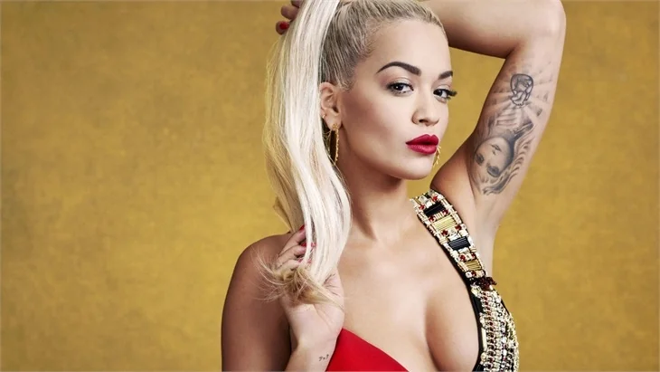 Rita Ora'dan annesine büyük jest!