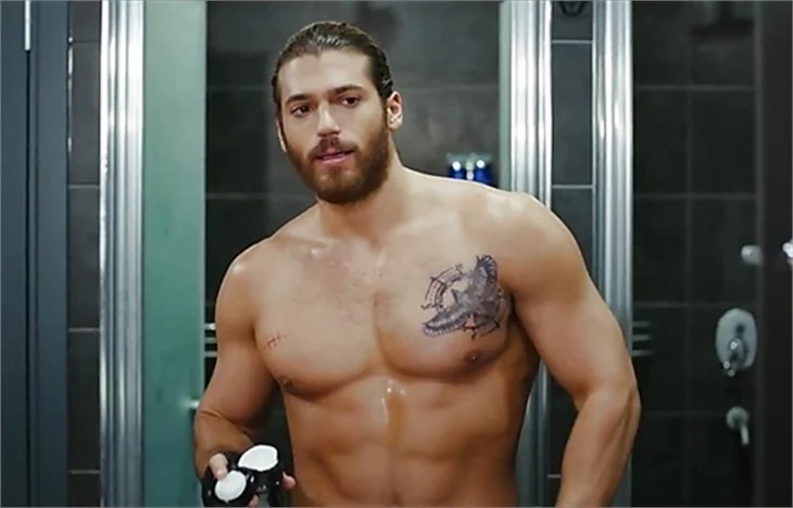 Hayranlarından Can Yaman'ı şoke eden istek!