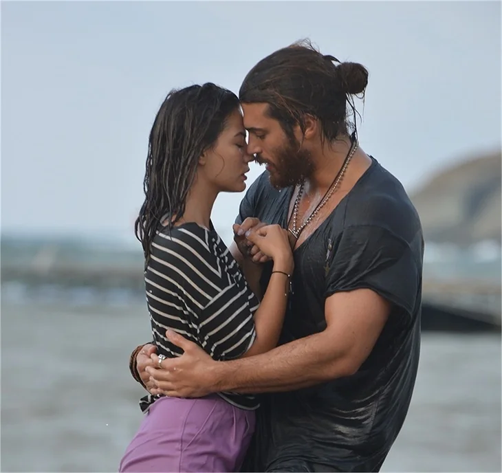Can Yaman ile Demet Özdemir ayrıldı mı? İşte yaşananların perde arkası...
