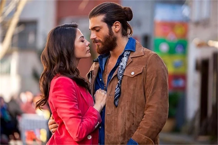 Can Yaman ile Demet Özdemir ayrıldı mı? İşte yaşananların perde arkası...