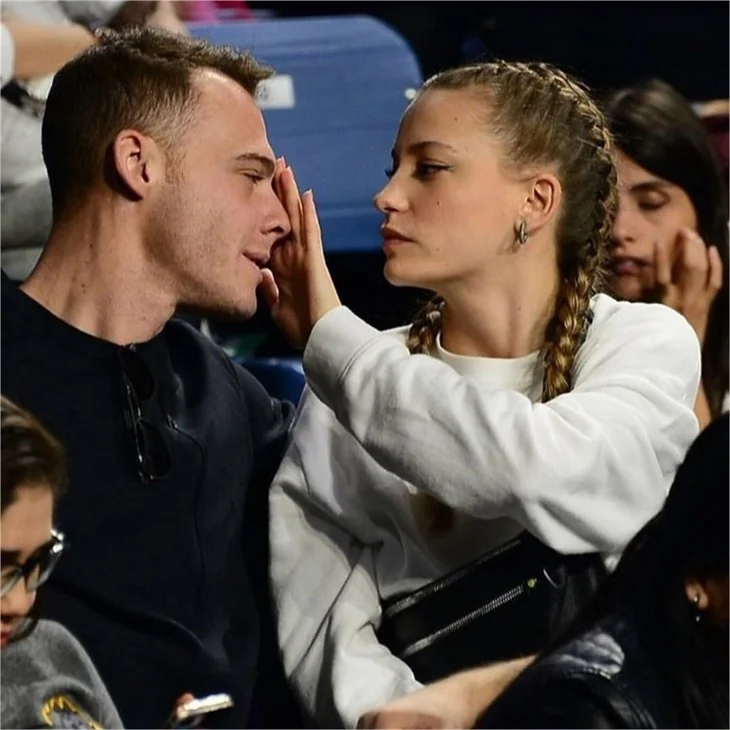 Serenay Sarıkaya, Kerem Bürsin'den vazgeçemedi mi?