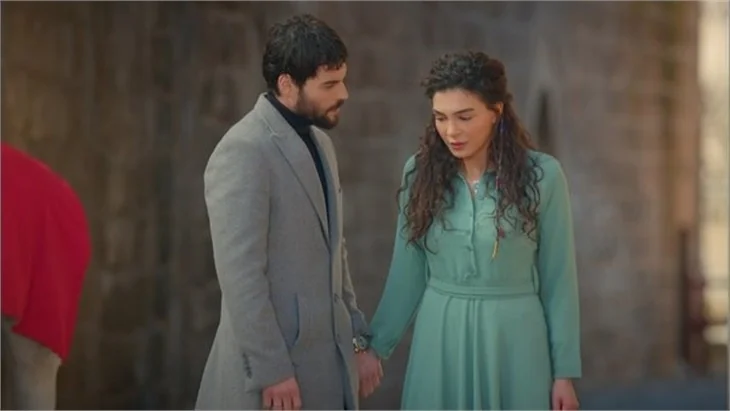 Akın Akınözü ve Ebru Şahin, sette 6 saat mahsur kaldı!