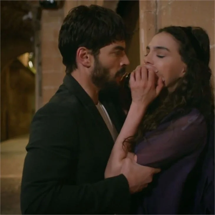 Akın Akınözü ve Ebru Şahin, sette 6 saat mahsur kaldı!