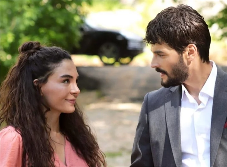 Akın Akınözü ve Ebru Şahin, sette 6 saat mahsur kaldı!