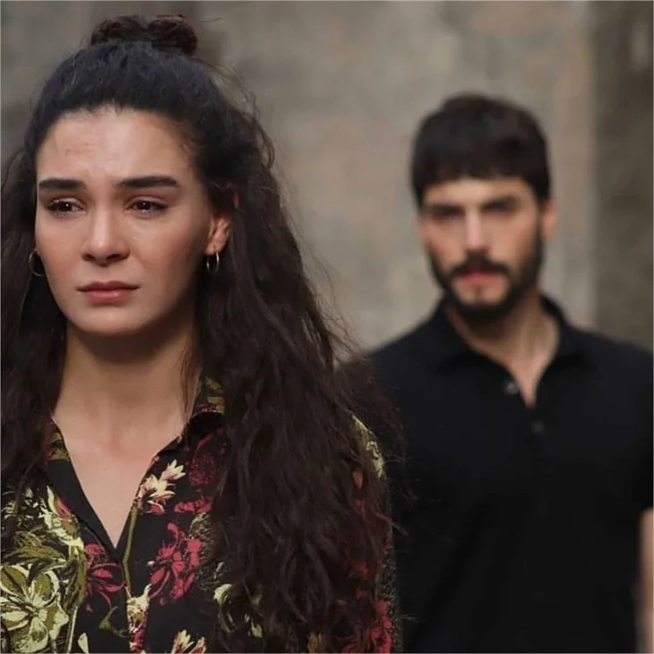 Akın Akınözü ve Ebru Şahin, sette 6 saat mahsur kaldı!