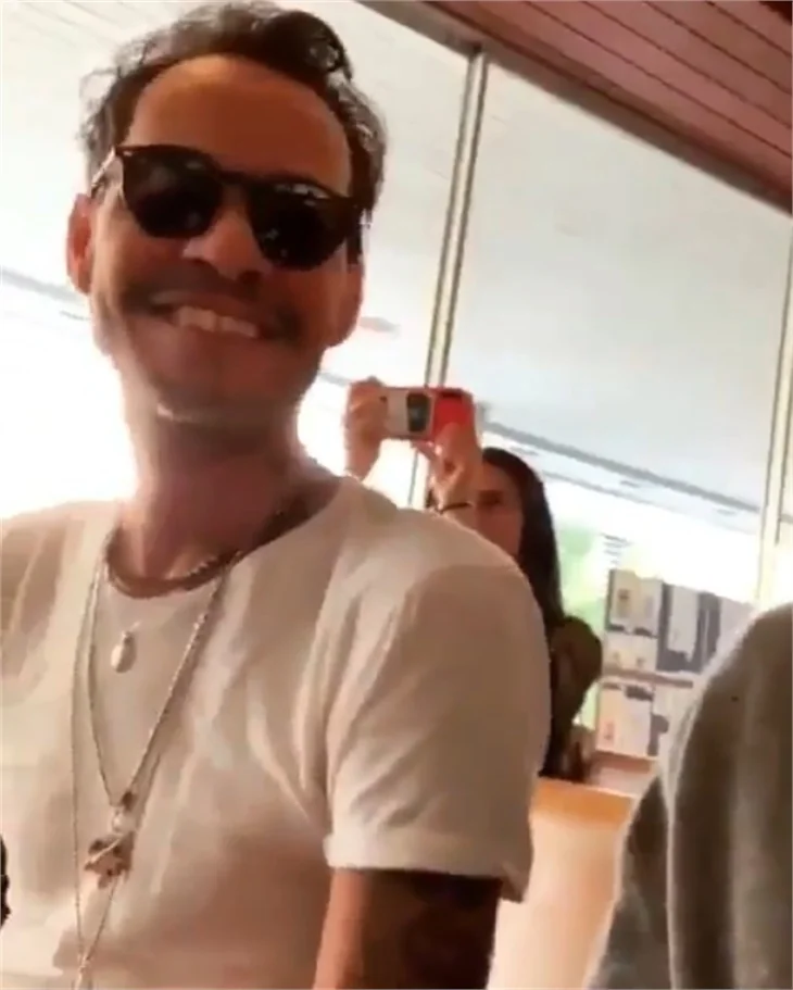 Jennifer Lopez, oğlunun gösterisine nişanlısı ve eski eşiyle birlikte katıldı!