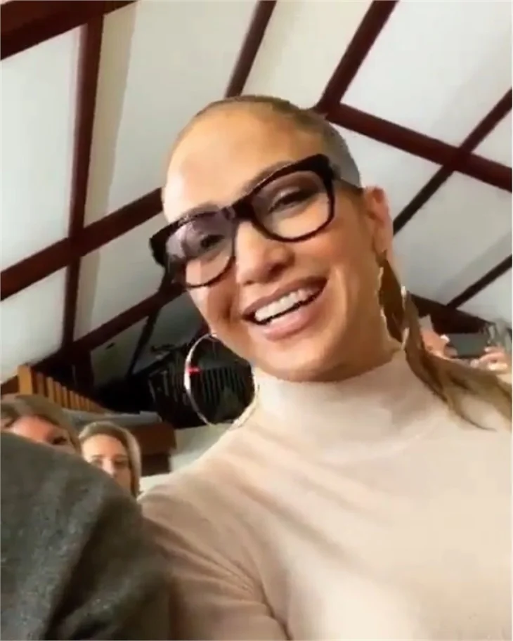 Jennifer Lopez, oğlunun gösterisine nişanlısı ve eski eşiyle birlikte katıldı!