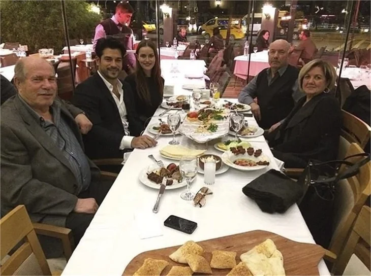 Burak Özçivit ve Fahriye Evcen'den bir ilk!