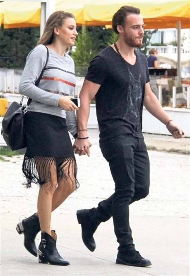 Kerem Bürsin, Serenay Sarıkaya'ya gönderme mi yapıyor?