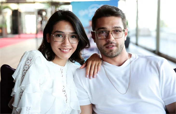 'Her Yerde Sen' ekibi ilk bölümü birlikte izledi!