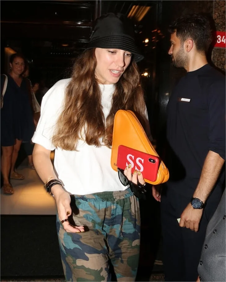 Serenay Sarıkaya, Türkiye'ye döndü!