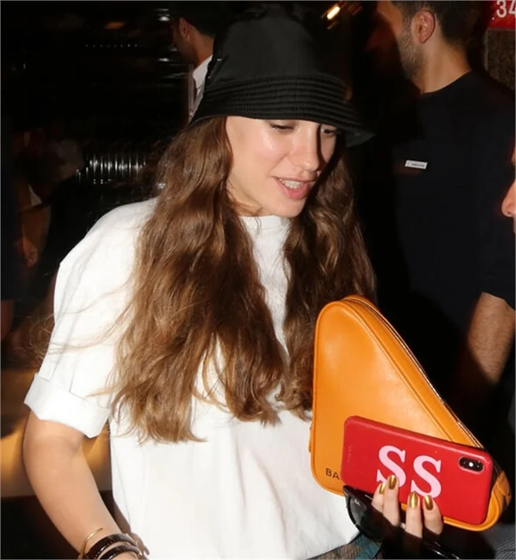 Serenay Sarıkaya, Türkiye'ye döndü!